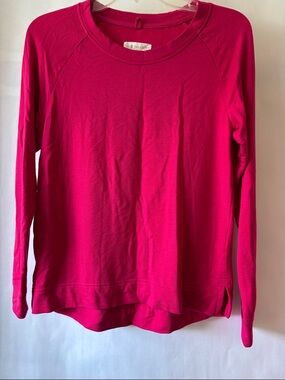 Women’s Long-Sleeve Crewneck Top in Bright Pink